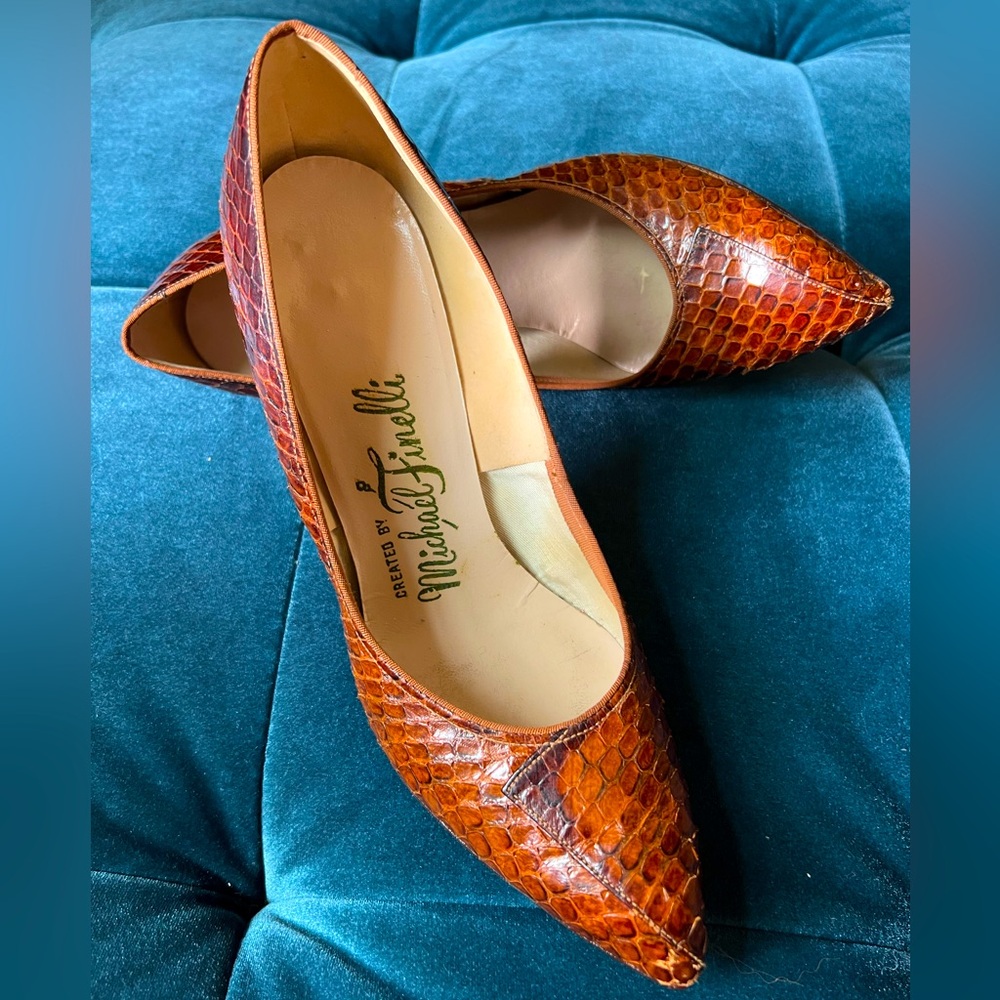 VINTAGE RARE real Snakeskin, leather-soled Michael Finelli pumps